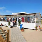 Homes Close To The Seaside 威西